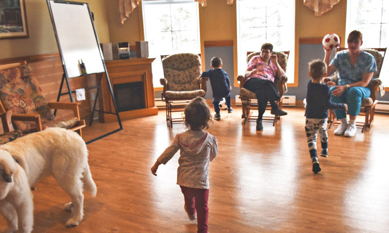 Quand «l’enfant-thérapie» s’invite au CHSLD