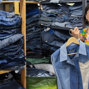 Pascale, designer de vêtements recyclés