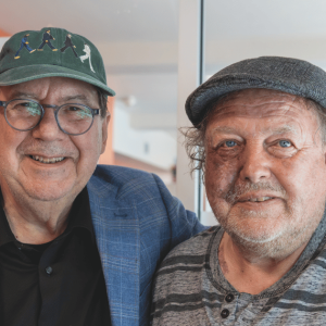 Rémy Girard avec le camelot Maxime Valcourt